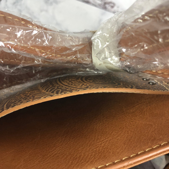 Montana West Tooled Collection Crossbody - Picture 5 of 6